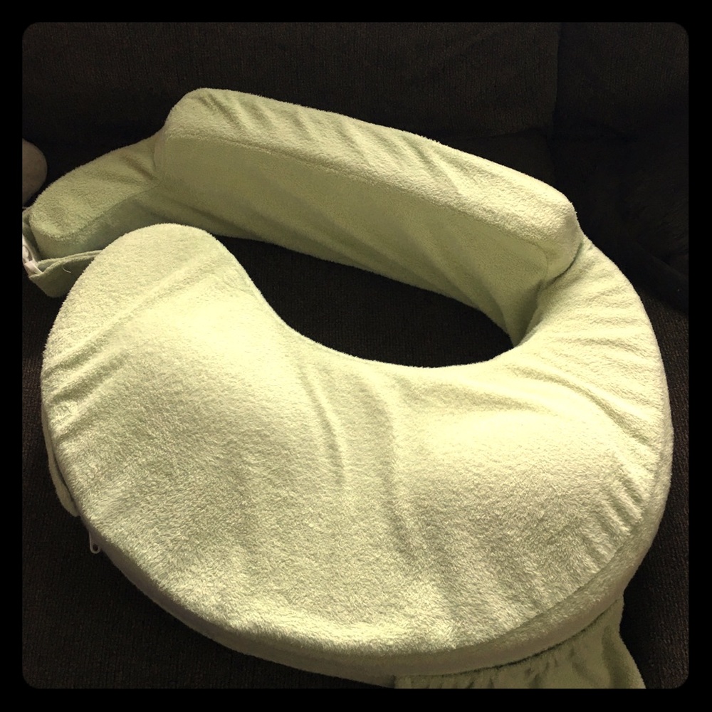 My Breast Friend Deluxe Breastfeeding pillow